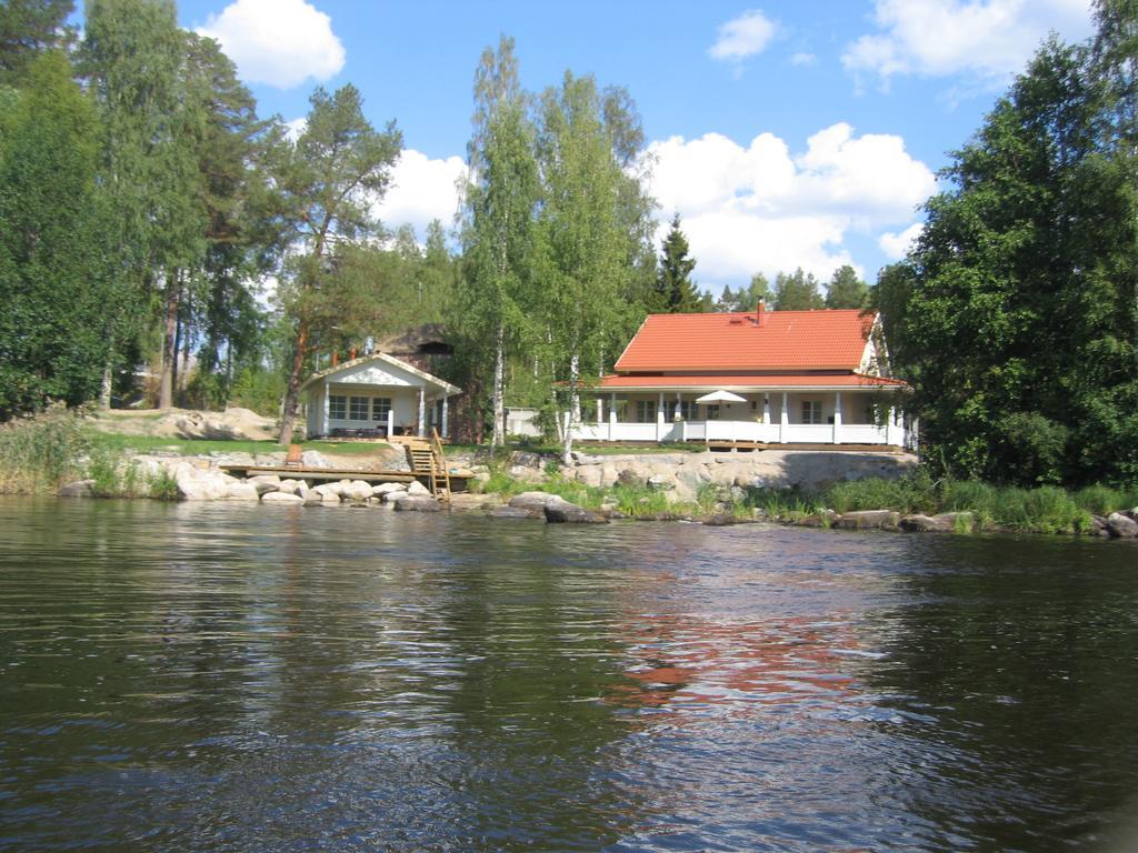 Bed and Breakfast Varjola Holiday Center Laukaa Exterior foto